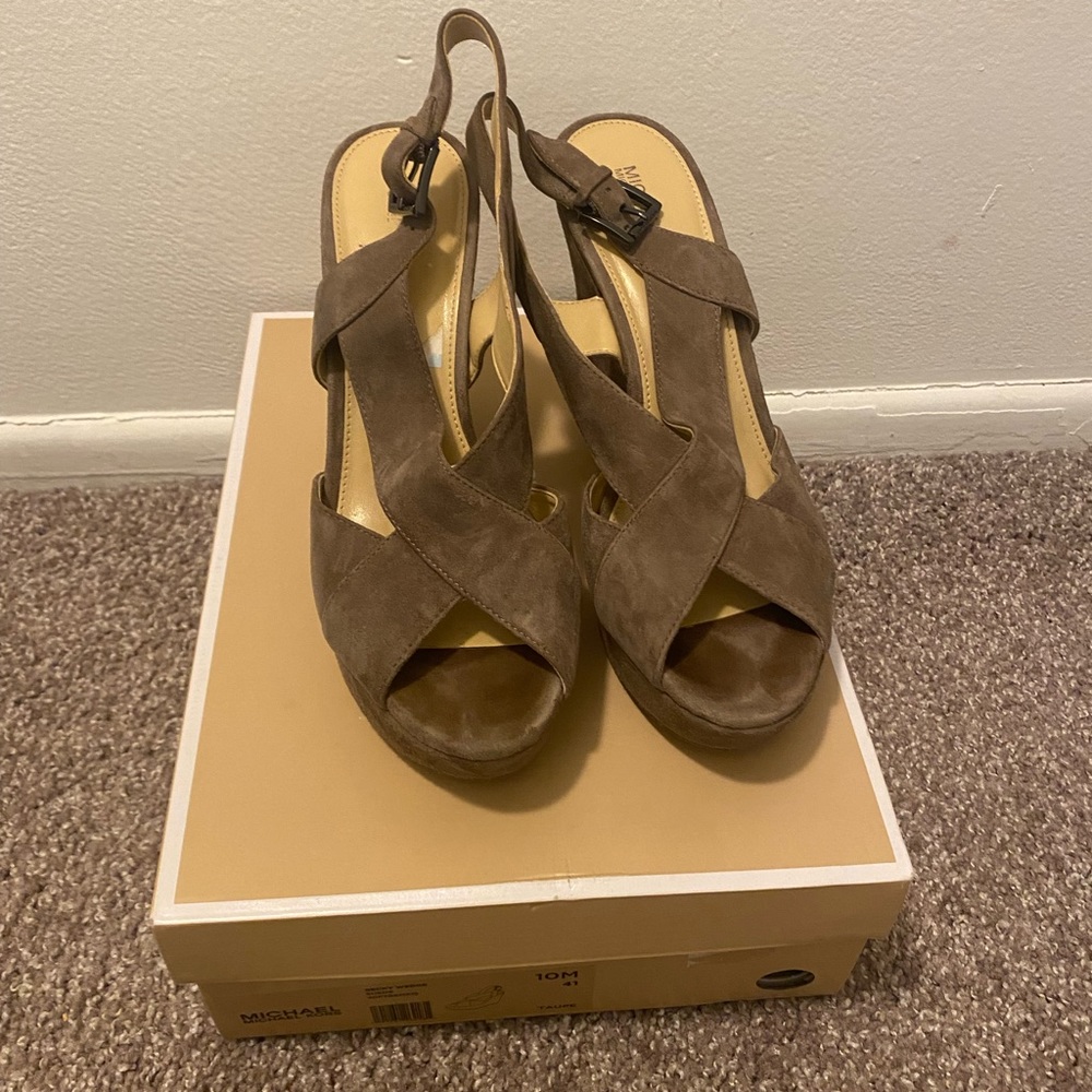 Michael Kors “Becky” Wedge Suede Sandal Taupe Size 10M With Box.